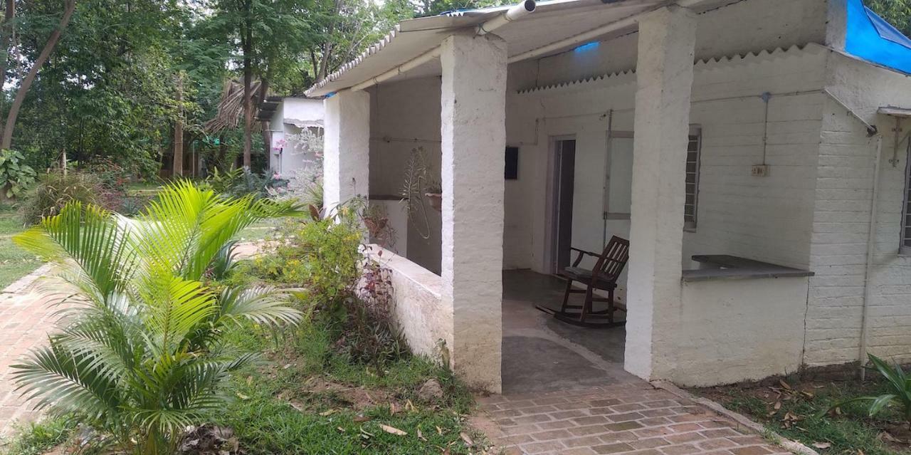 Isai Ambalam Guest House Pondicherry Exterior foto